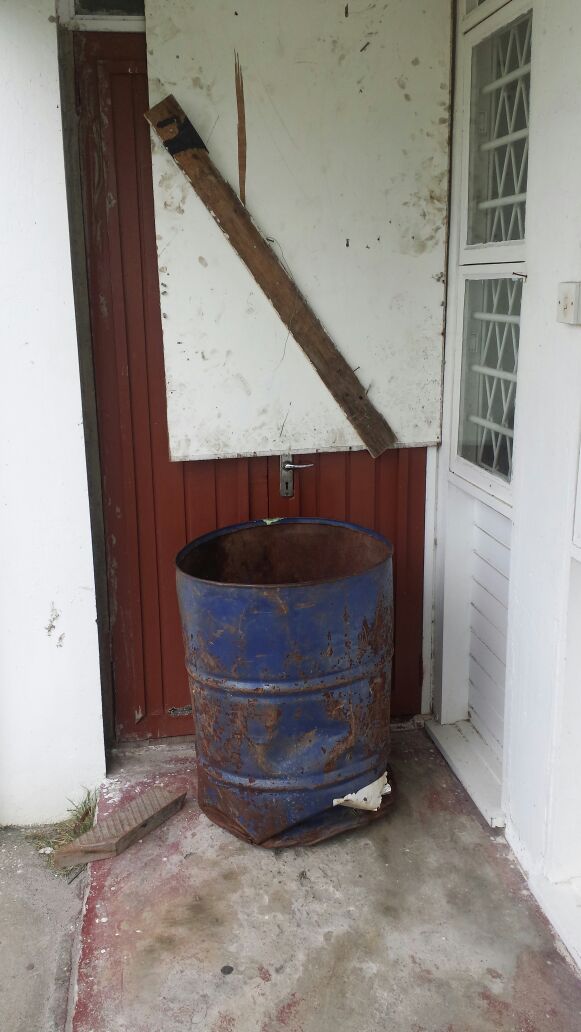 Displeased students barricade doors at UG