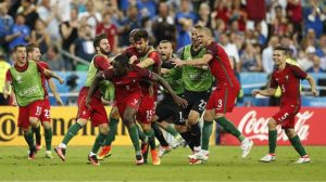 Éder celebrates his match-winning goal against France in the Euro 2016 finals. 