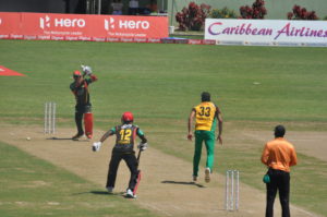 Sohail Tanvir bowls to Lendl Simmons, who is wearing just one pad