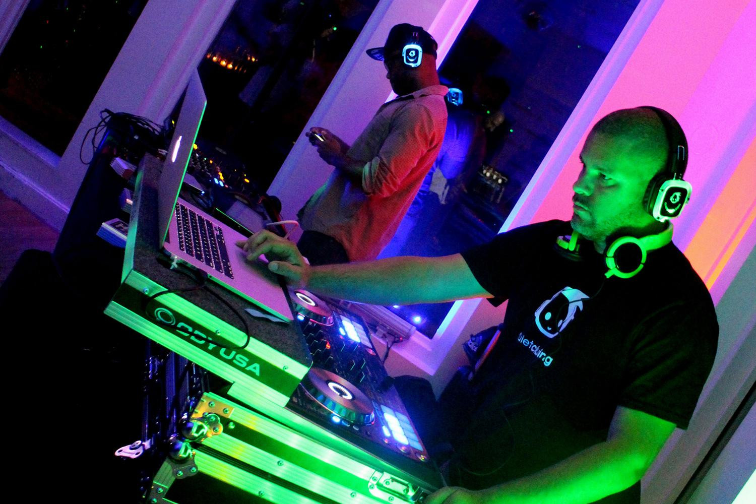 Gravity Lounge dares to change the “rave game” this  weekend with headphones party