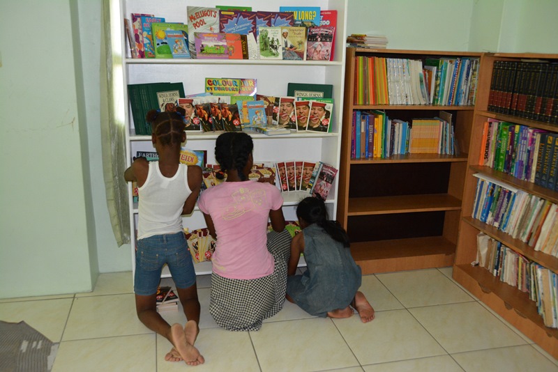 Children’s Home receives books from Ministry of the Presidency