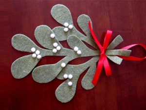 01-diy-christmas-mistletoe-sl