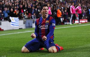 Suarez kneels on the Nou Camp turf.