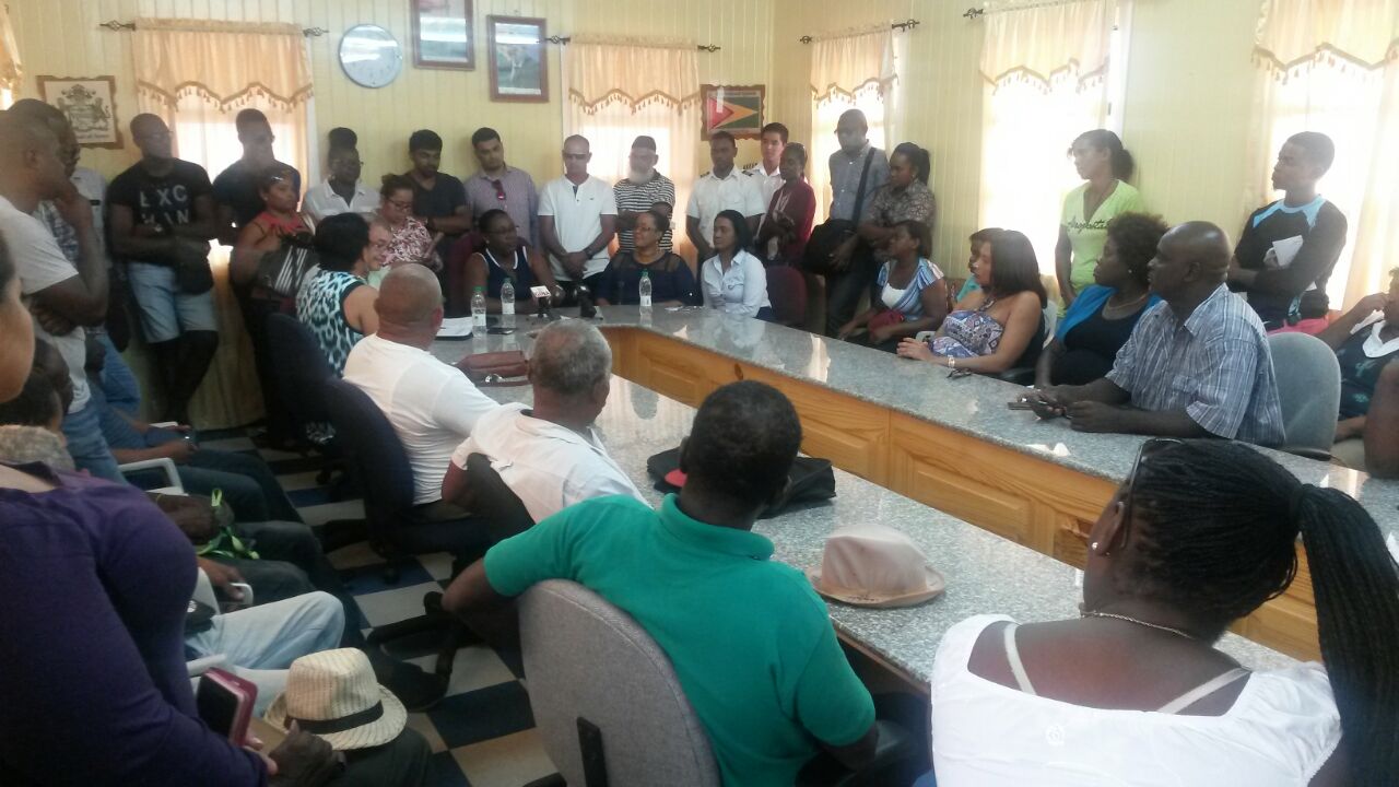 Broomes (Nat. Resources Min.)/ Statia (GRA) meet with Bartica Miners