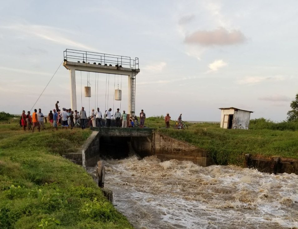 BREAKING NEWS: Major flooding feared as koker door collapses at Meten-Meer-Zorg