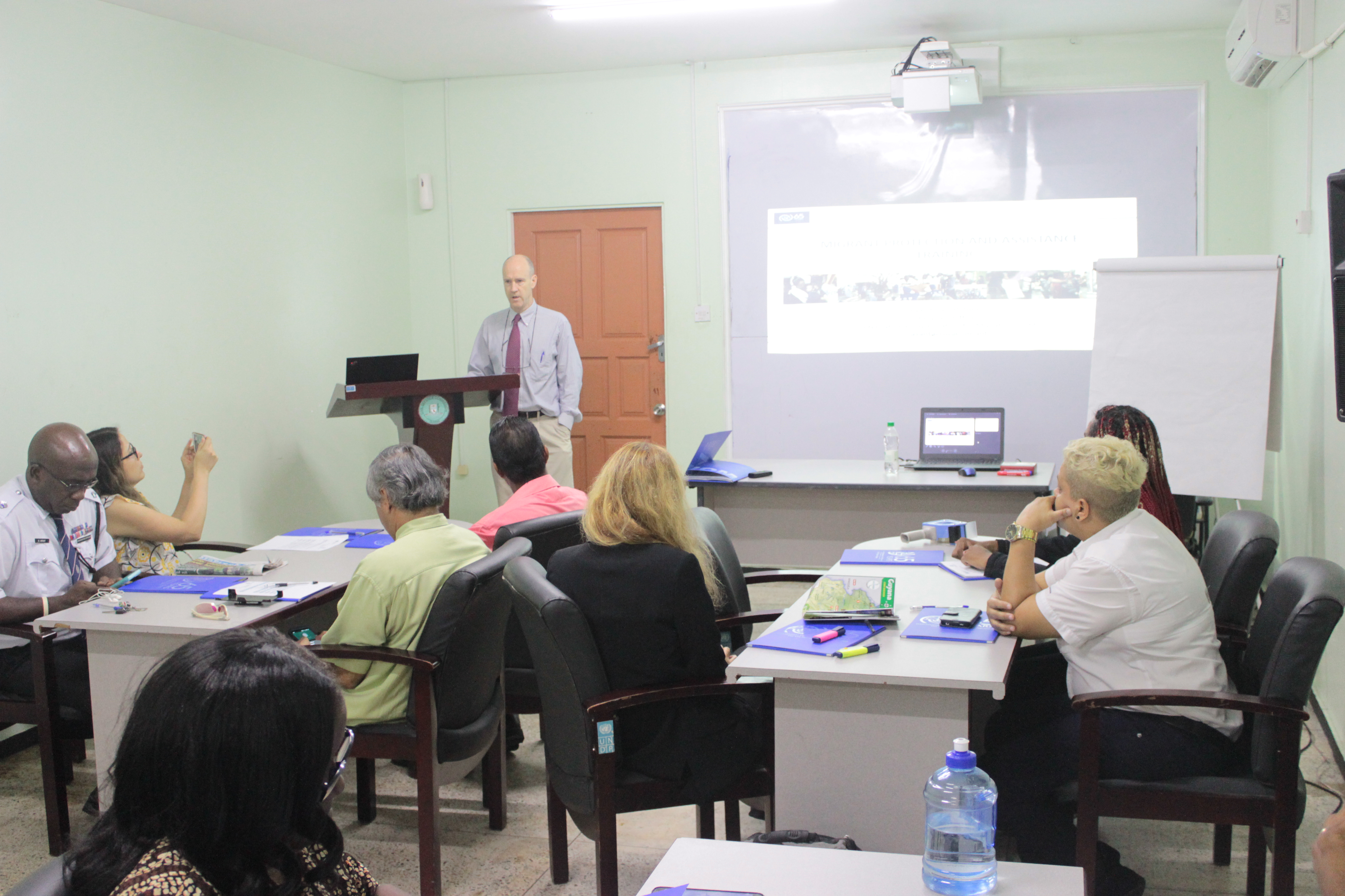 Public officers undergo training to deal with Venezuelan migrants