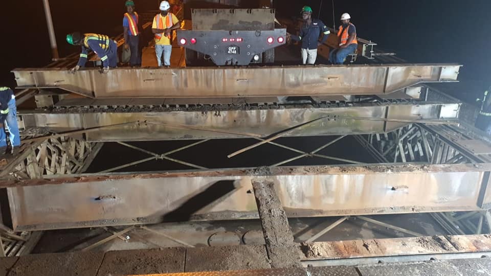 Repair of steel beams shuts down Harbour Bridge for 8 hours