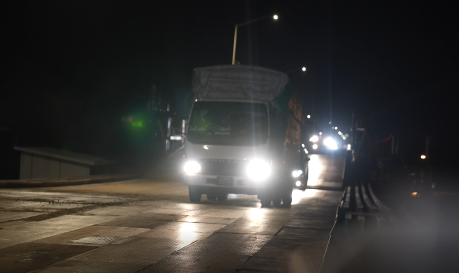 Laden trucks can cross Harbour Bridge between midnight and 4am