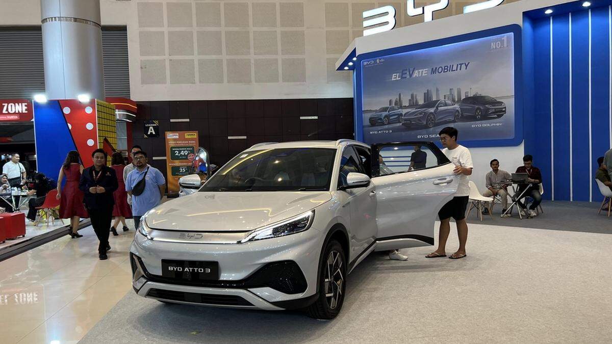 Chinese electric carmaker BYD sales beat Tesla